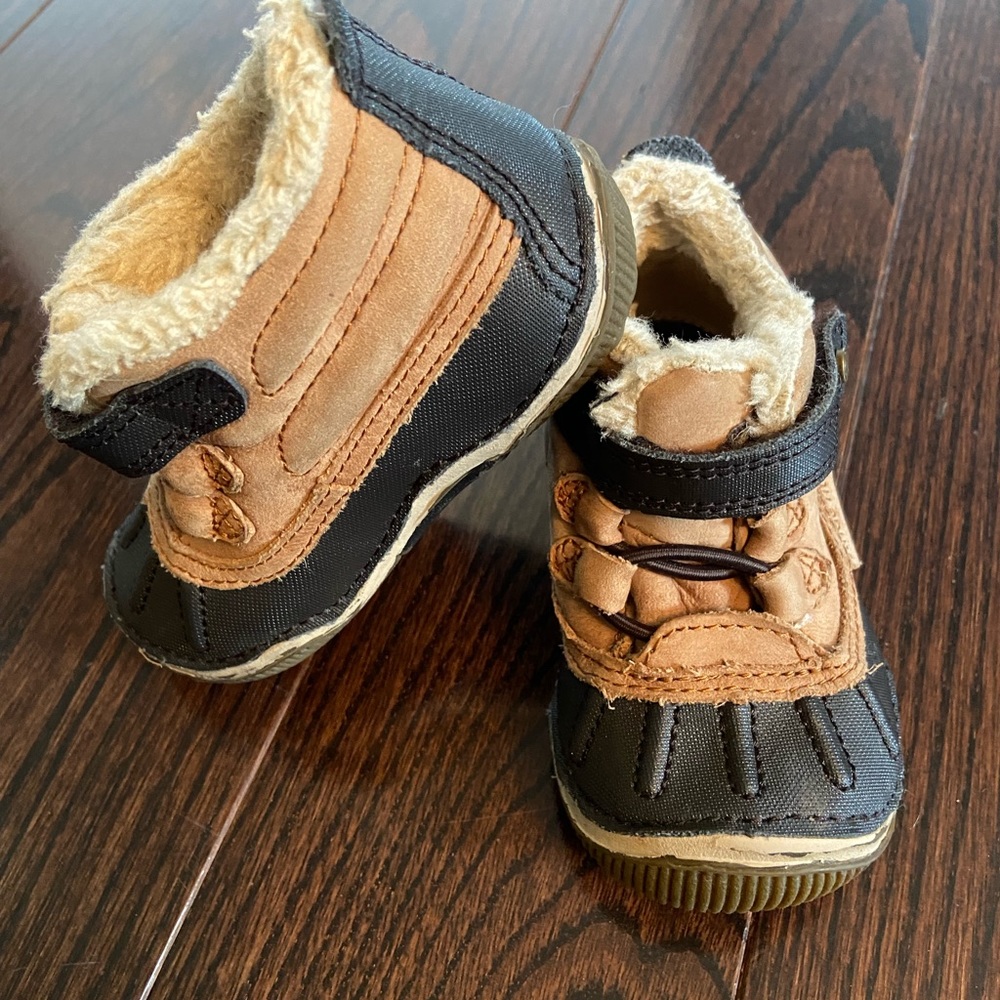 Stride Rite Baby Shoes - Size 4